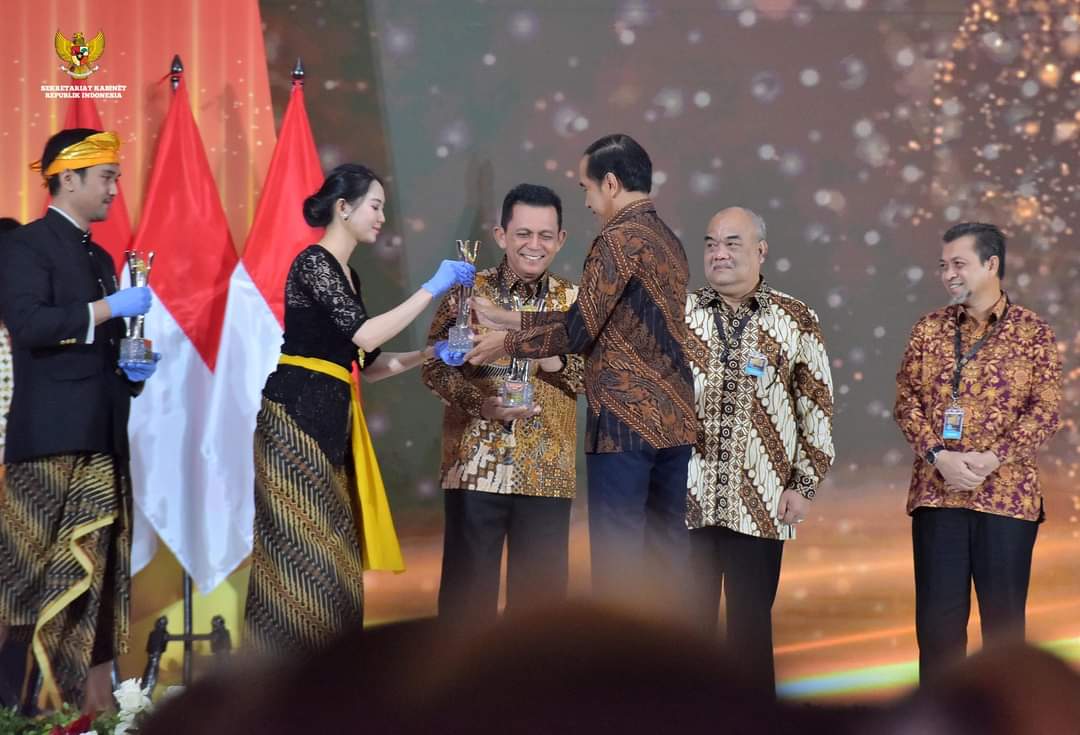 Gubernur Kepri Ansar Ahmad Terima Penghargaan dari Presiden Jokowi, Provinsi Kepri Jadi yang Terbaik Tangani Pandemi Covid-19 di Wilayah Sumatera