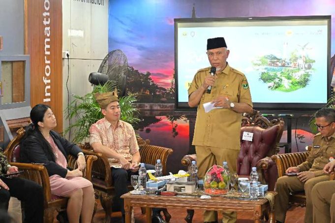 Mahyeldi Sambut Penerbangan Perdana Scoots Airlines Rute Singapura-Padang