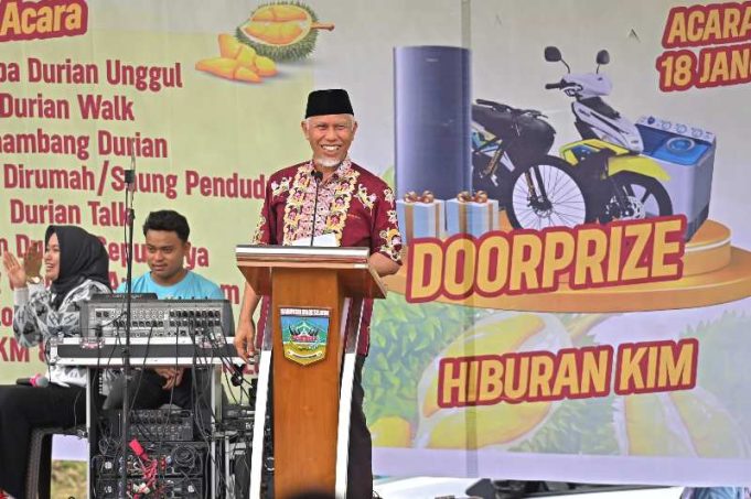 Buka Festival Durian ke-4 Solsel, Gubernur: Kenalkan Potensi Lokal ke Masyarakat Luas