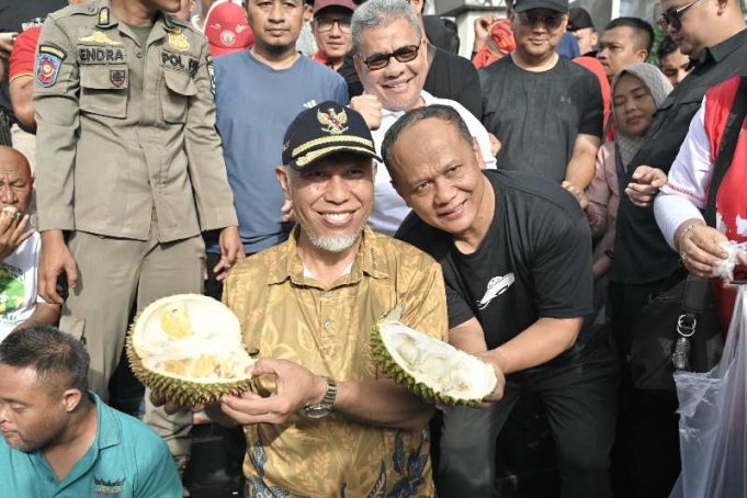 CFD Sumbar Tak Seperti Biasanya, 15 Ribu Durian Gratis Dibagikan