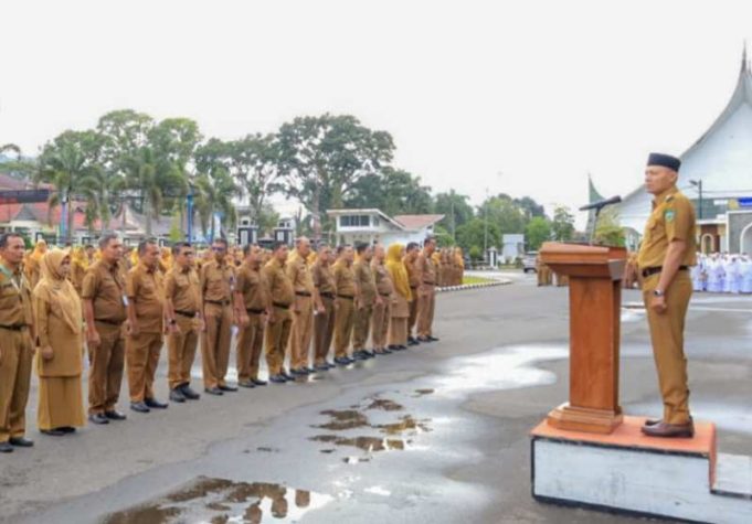 Bupati Pasaman Pimpin Apel Organik ASN