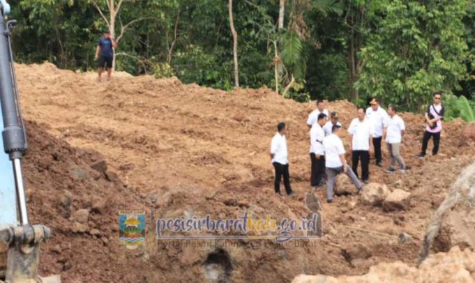 Bupati Agus Istiqlal Tinjau Lokasi Pembangunan RS Way Batu