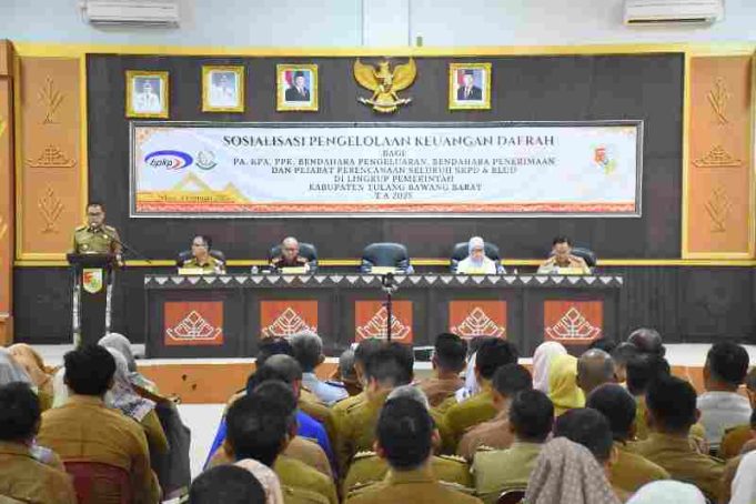 Pj Sekda Perana Putra Buka Sosialisasi Pengelola Keuangan Daerah