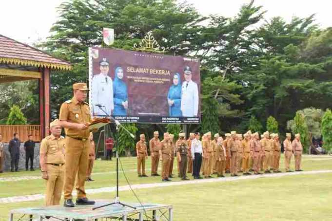 Perdana Pimpin Apel, Wabup Nadirsyah Tegaskan Disiplin dan Kerjasama ASN Membangun Tubaba