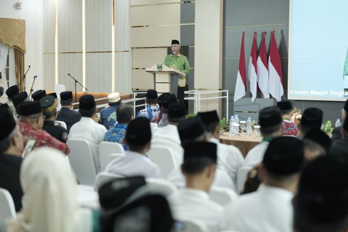 Hadiri Pelantikan Pengurus IPIM Sumbar, Gubernur: Jadikan Masjid Pusat Aktivitas Positif Masyarakat