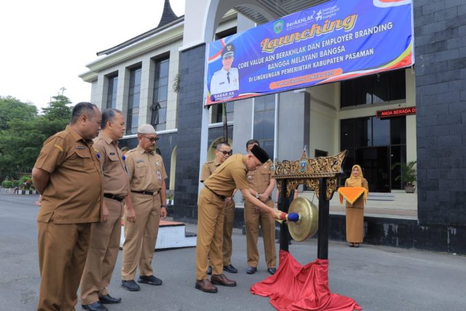 Pemukulan Gong, Bupati Sabar AS Launching Core Value ASN BerAKHLAK