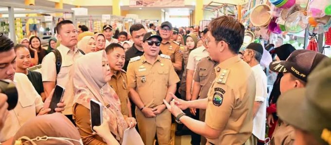Hari Pertama Kerja Usai Retreat, Bupati Radityo Egi Pratama Langsung Inspeksi ke Pasar Natar