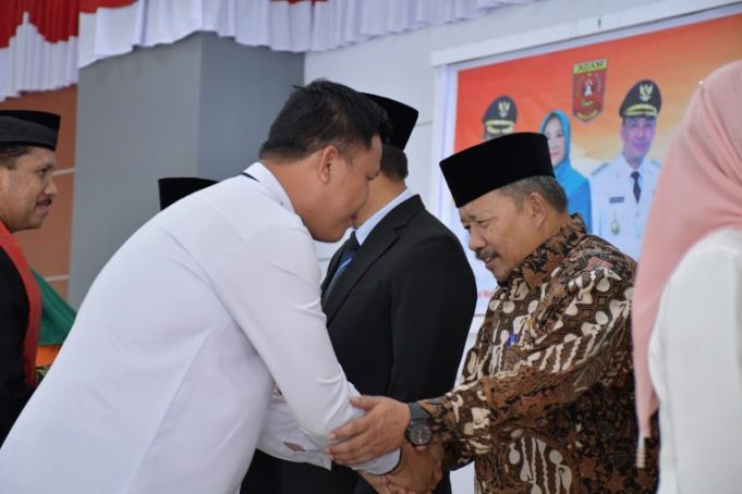 Kenang Kebersamaan, Suasana Haru Selimuti Prosesi Sertijab Bupati Agam