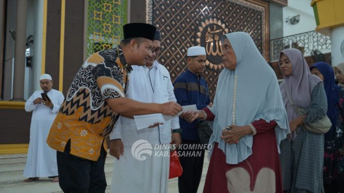 BKM Agung H. Achmad Bakrie Kisaran Salurkan Bantuan Kepada Kaum Dhuafa dan Anak Yatim