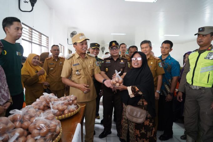 Pemkab Pringsewu & Kodim 0424 Gelar GPM Bersubsidi & Bazar Ramadan TNI