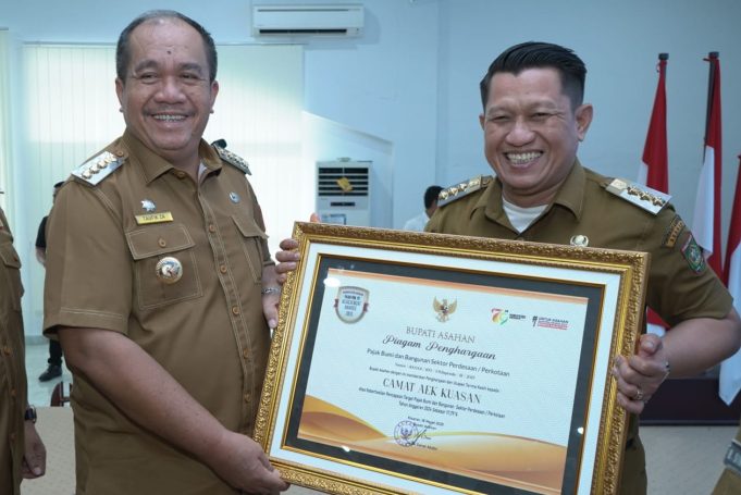 Bupati Asahan Dan Wakil Bupati Asahan Ikuti Penyerahan SPPT PBB-P2 Tahun 2025