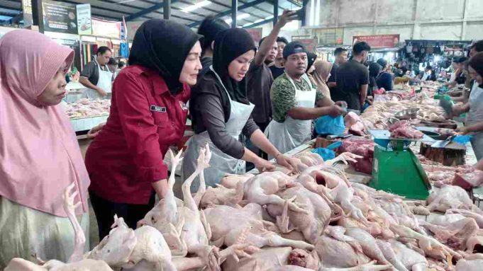 Pemkot Tanjungpinang Sidak Pasar Bintan Center, Riany Pastikan Harga Bahan Pokok Stabil dan Stok Aman Jelang Idul Fitri