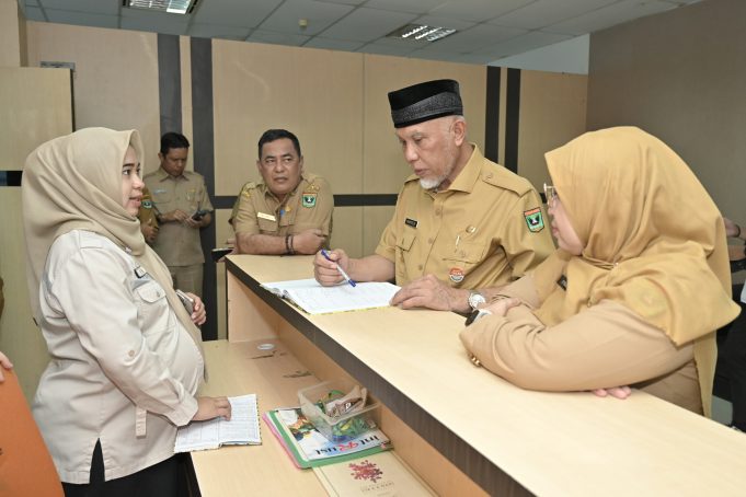 Apel Pascalebaran, Gubernur Mahyeldi Gelar Inspeksi Mendadak di Dinas BMCKTR Sumbar