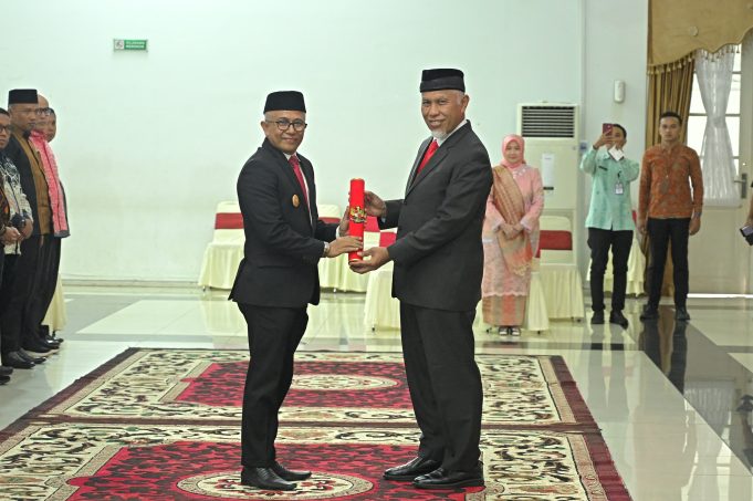 Gubernur Mahyeldi Kukuhkan Edi Dharma Syafni Sebagai Pjs Bupati Pasaman