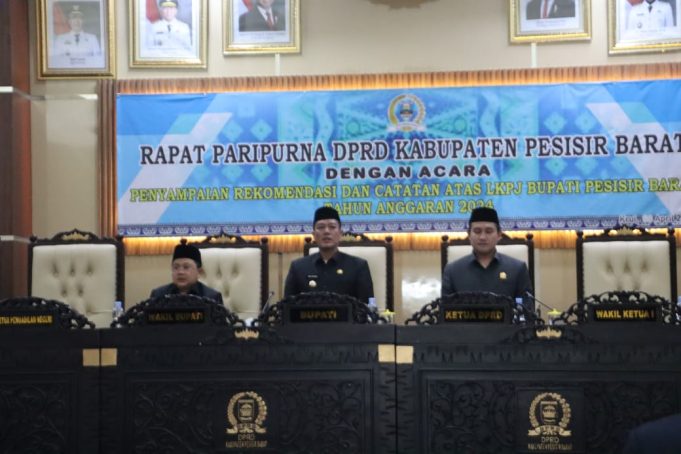Bupati dan Wabup Pesibar Hadiri Paripurna LKPJ 2024