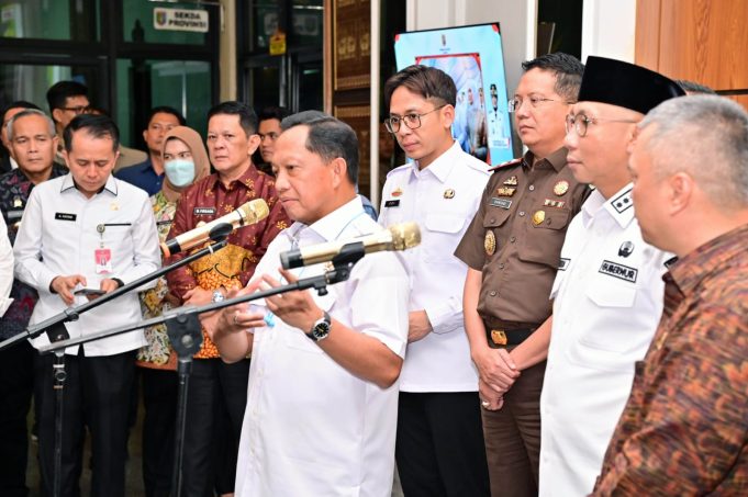 Bahas Kesiapan Mudik di Lampung, Bupati Egi Rakor Bersama Mendagri dan Menhub di Kantor Gubernur