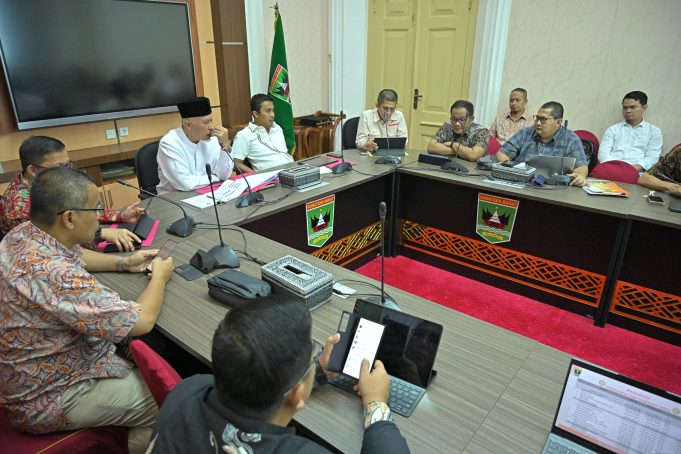 Bahas Efisiensi APBD 2025, Mahyeldi-Vasko Gelar Rapat bersama TAPD Sumbar