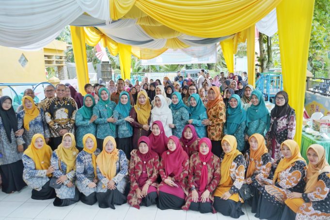 Wakil Ketua PKK Sumut dan Ketua PKK Asahan Kunjungi Posyandu dan PAUD