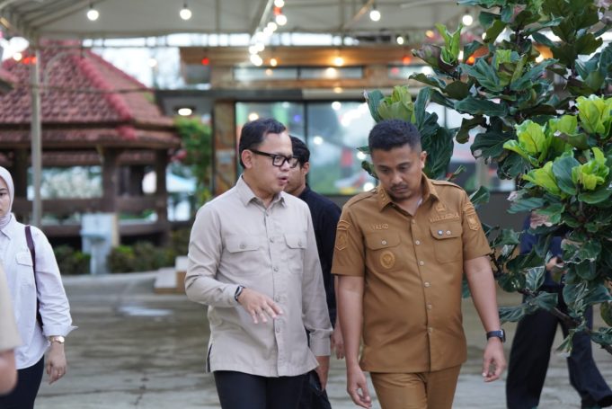 Wagub Vasko Ruseimy jadi Sorotan Warganet Setelah Datangkan 4 Menteri ke Sumbar dalam Sehari
