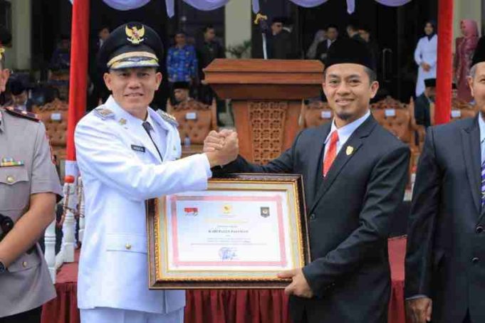 Ketua DPRD Pasaman Terima Piagam Terbaik Tingkat Nasional