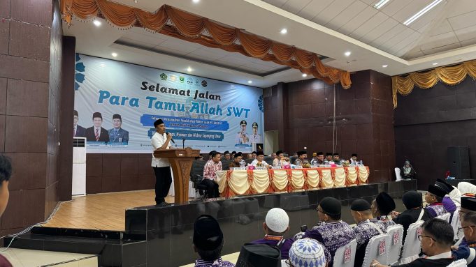 Lepas Jemaah Haji Kloter Pertama, Vasko: Jaga Nama Baik Indonesia, Doakan Kampung Halaman