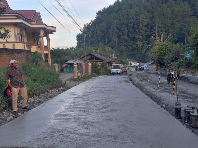 Jalan Seribu Lubang Mulai Diperbaiki, Warga Lareh Sago Halaban Bernapas Lega