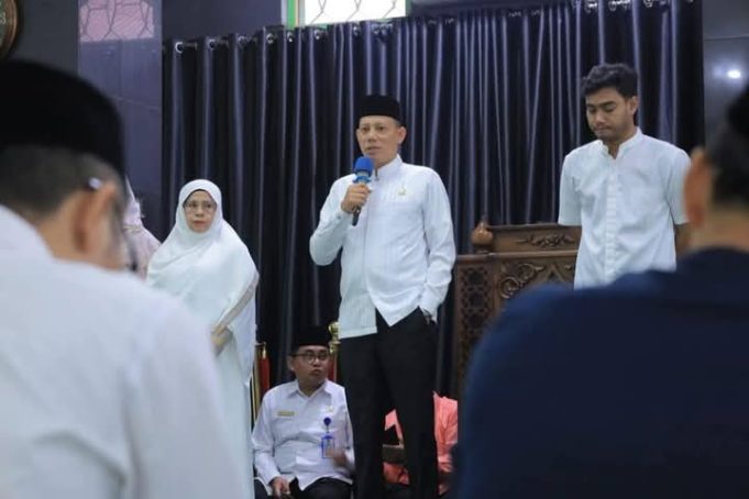 Wirid Rutin Pemkab Pasaman, Bupati Sabar AS Lepas Keberangkatan ASN yang Berangkat Haji