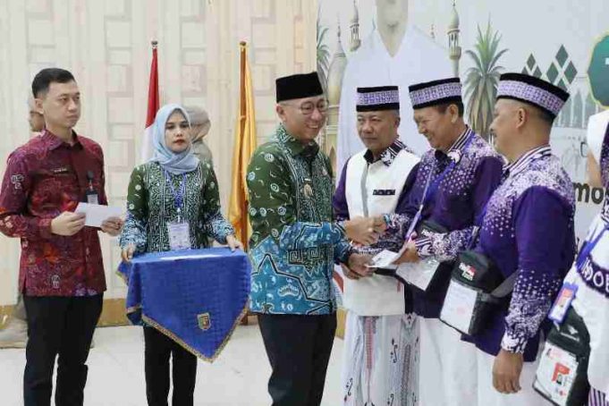 Gubernur Mirza Lepas Keberangkatan Kloter Pertama Jemaah Haji Lampung Tahun 2025