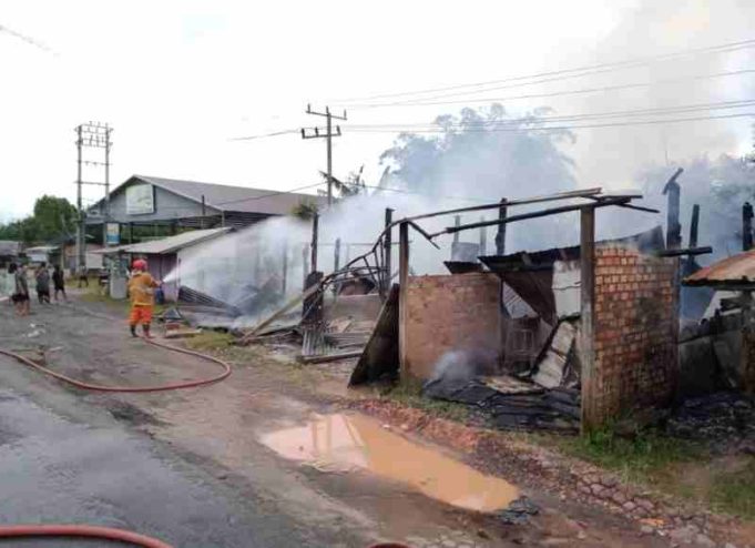 Sigap dan Tangguh, Tim Damkar dan BPPD Muba Berhasil Jinakkan Kobaran Api di Desa Epil