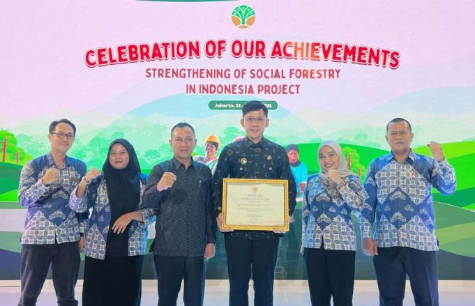 Lamsel Masuk Daftar Elit 6 Daerah Terbaik se-Indonesia! Bupati Egi Sabet Penghargaan Bergengsi