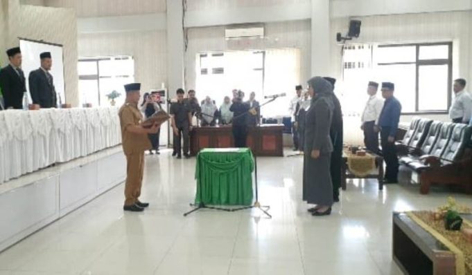 Bupati Pasaman Lantik Silfia Evayanti Sebagai Pj Sekda Pasaman