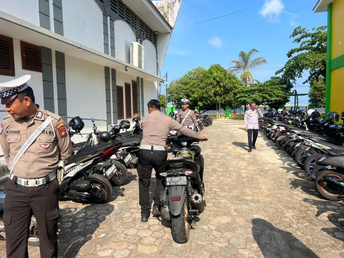 Razia Knalpot Brong, Petugas Gabungan Sisipkan Edukasi Lalu Lintas demi Keselamatan Pelajar