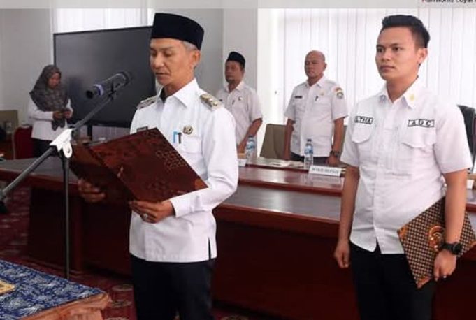 Wabub Kaur Lantik Dua Pejabat Baru di Lingkungan Pemkab
