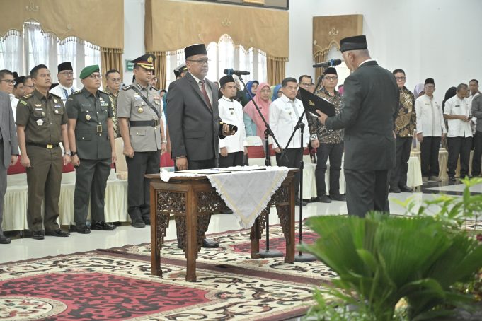Gubernur Mahyeldi Sampaikan 6 Pesan Penting pada Sekdaprov Sumbar yang Baru