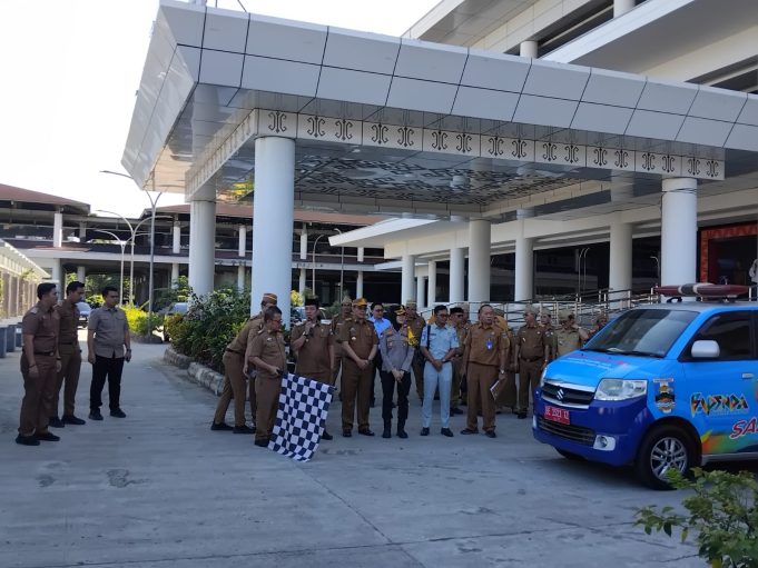Bupati Pesibar Serahkan Bantuan Mobill Samsat Keliling