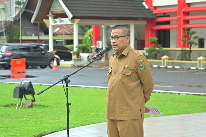 Usai Resmi Dilantik Jadi Sekdaprov Sumbar, Arry Yuswandi Pimpin Apel Pagi Perdana