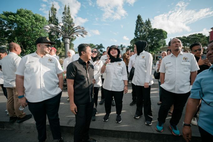 Kunjungan Kerja ke Sumbar, Titiek Soeharto Diberi Teka-teki Soal Jam Gadang oleh Wagub Vasko