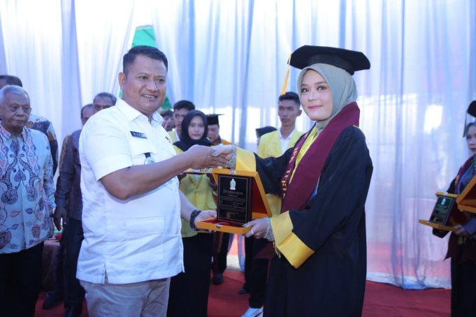 Wabup Hadiri Wisuda Sarjana dan Pascasarjana Universitas Asahan