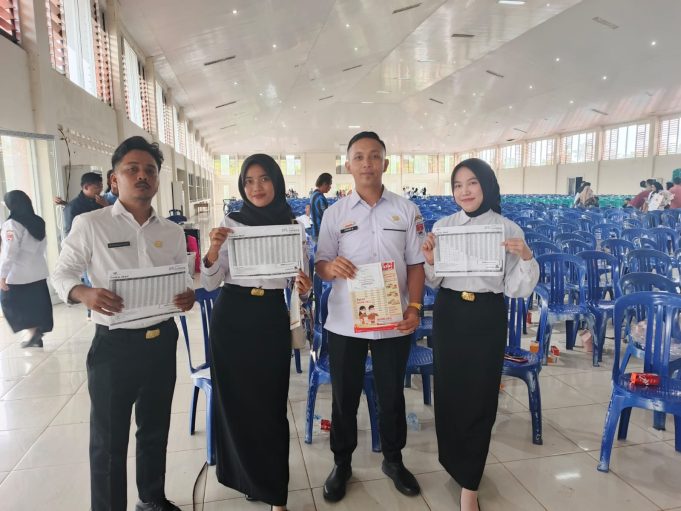 Penyerahan SK Jadi Moment Bagi Pegawai Bank Menawarkan Pinjaman