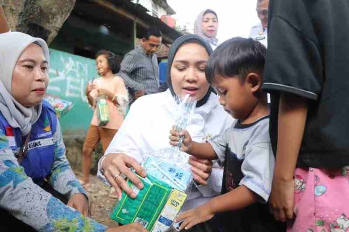 Pemprov Lampung Salurkan Bantuan Sosial untuk Korban Banjir di Way Lunik