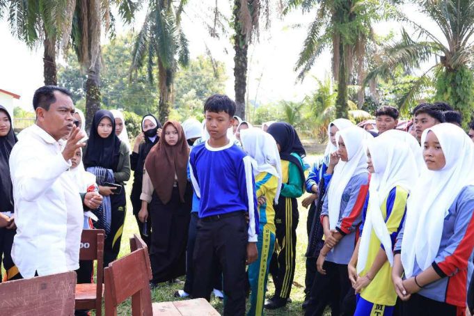 Tinjau SMA Sebelas Maret, Bupati Sergai Ajak Siswa Giat Belajar – Percaya Diri Raih Cita