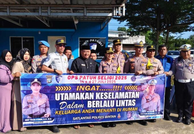 Polres Bintan Beri Makanan – Helm SNI pada Sosialisasi Ops Patuh Seligi 2025