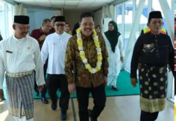 Tari Persembahan – Tepuk Tepung Tawar Sambut Kajati Kepri Jehezkiel Devy Sudarso