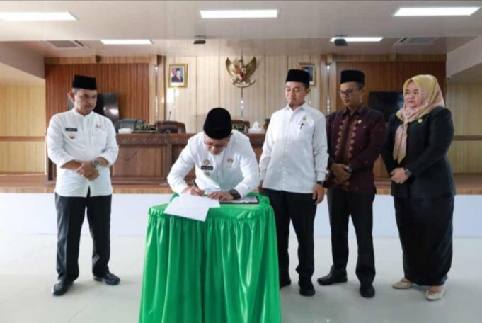 Bupati – DPRD Pasaman Tandatangani MoU Rancangan Awal RPJMD 2025-2029