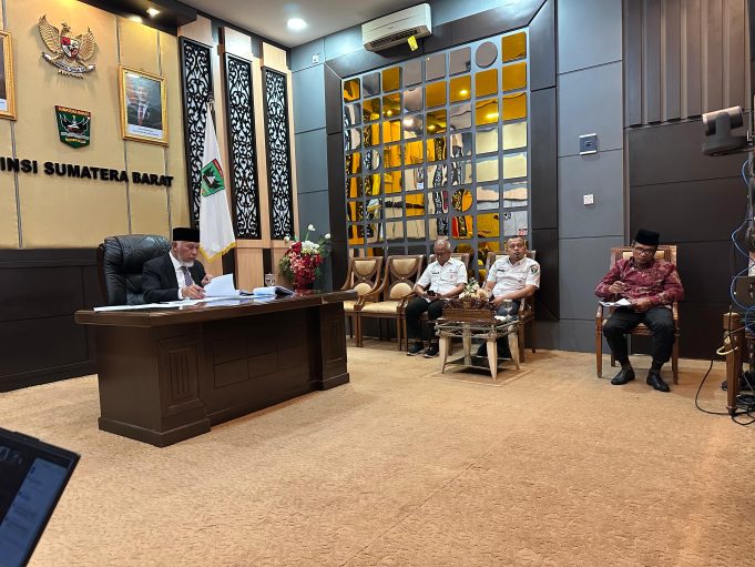 Gubernur Mahyeldi Lulus Sidang Tesis S2 di UniSHAMS Malaysia