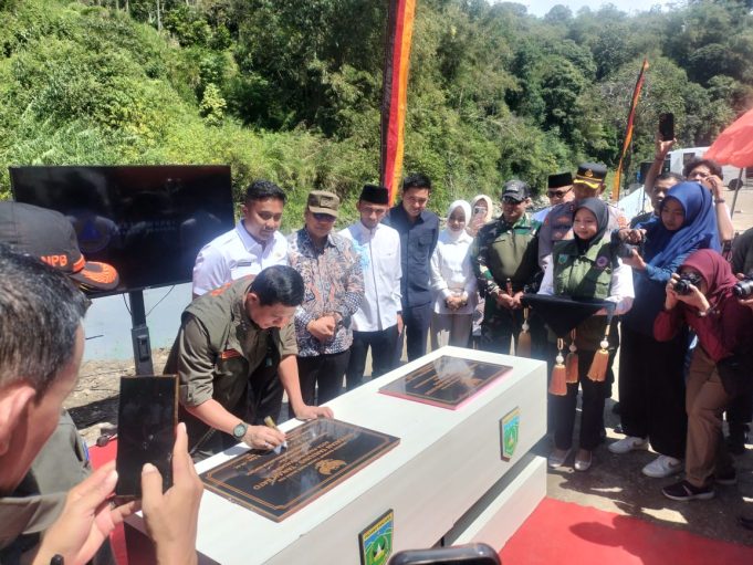 Kepala BNPB Suharyanto Resmikan Proyek Perbaikan Infrastruktur Dampak Bencana di Padang Panjang