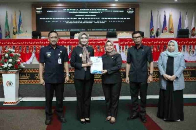 DPRD Terima Dokumen Raperda Perubahan APBD TA 2025 dari Pemprov Lampung