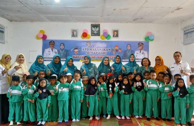 Sosialisasi Pengolahan – Penyajian Makanan Serba Ikan di Desa Rawang Pasar IV Asahan