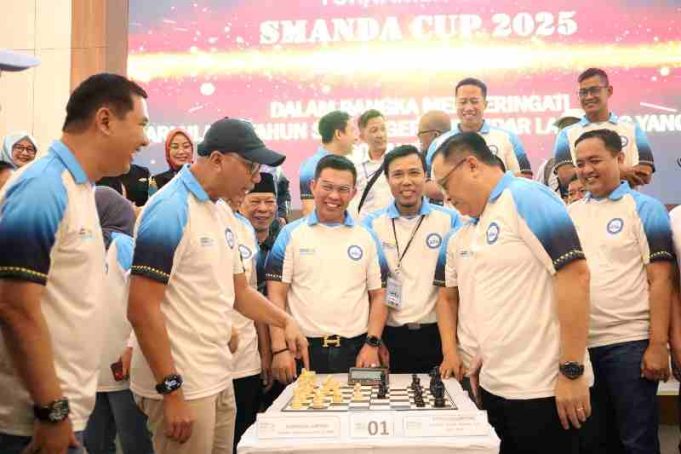 Gubernur Lampung dan Kapolda Adu Strategi di Pembukaan Turnamen Catur SMANDA CUP 2025