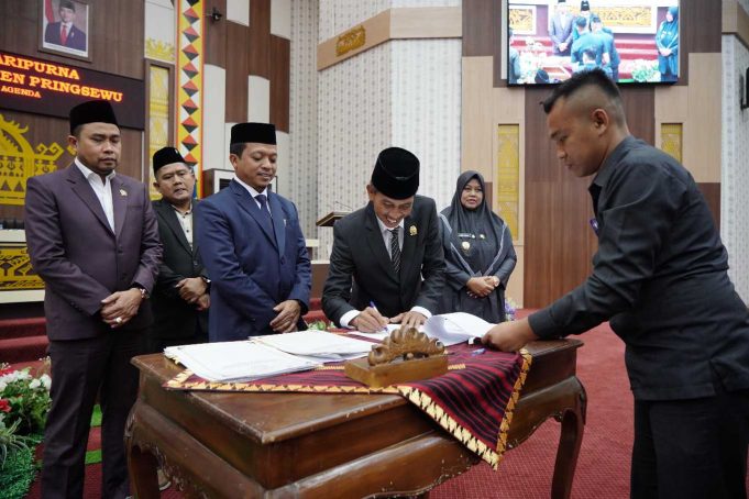 Bupati & DPRD Pringsewu Teken Nota Kesepakatan KUA-PPAS 2026 & Perubahan KUA-PPAS 2025